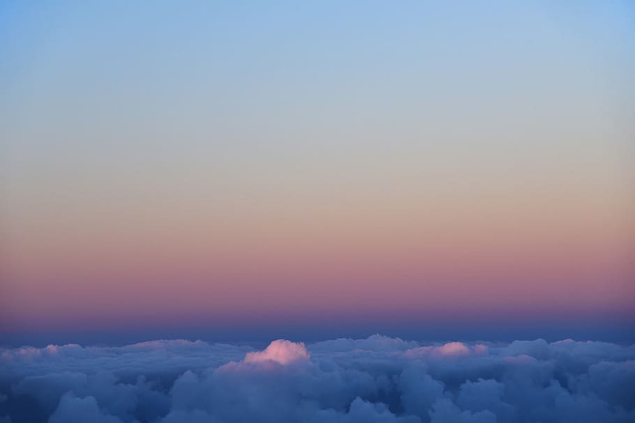 mare di nuvole, nuvole, cielo, giorno, tramonto, sopra le nuvole, Paradiso, nuvola - cielo, bellezza nella natura, scenics - natura, la tranquillità, scena tranquilla, Cloudscape, natura, nessuno, copia spazio, idilliaco, sfondi, blu, colore arancione, all'aperto, ambiente, atmosfera, sopra, morbidezza, viola, meteorologia, 5K