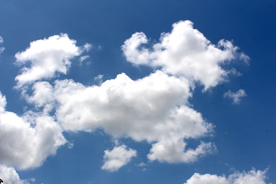 clima, llum, paisatge, naturalesa, aire, atmosfera, fons, bonic, bellesa, blau, brillant, núvol, núvols, cloudscape, ennuvolat, color, dia, la llum del dia, cel, alt, meteorologia, a l'aire lliure, pur, estiu, temps, blanc, núvol - cel, Color blanc, bellesa a la natura, escenics - natura, cap gent, vista d’angle baix, tranquil·litat, llum solar, medi ambient, esponjós, idíl·lic, vent, suavitat, netejar, 2K