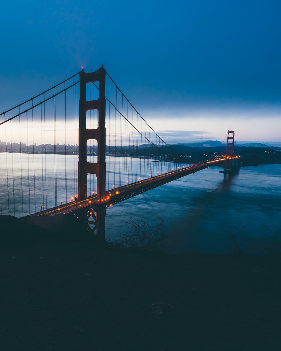 pont de Brooklyn, lloc famós, pont Golden Gate, San Francisco County, Califòrnia, EUA, pont - estructura feta per l'home, Pont en suspensió, arquitectura, mar, cel, san francisco - califòrnia, Oceà Pacífic, aigua, destinacions de viatge, paisatge urbà, viatjar, transport, enginyeria, connexió, estructura construïda, pont, naturalesa, badia, vespre, il·luminat, badia d'aigua, a l'aire lliure, 4K