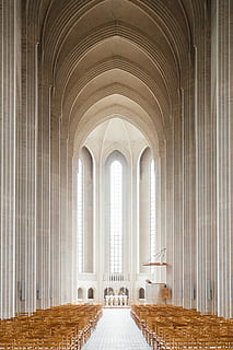 katedros koridoriaus nuotrauka, katedra, eis, nuotrauka, architektūra, architektūrinis stulpelis, patalpose, arka, kolonadas, istorija, bažnyčia, žinoma vieta, pastatyta struktūra, nėra žmonių, senas, viduje, dvasingumas, religija, langas, pastatas, garbinimo vieta, kelias pirmyn, dieną, tikėjimas, kryptis, mažėja perspektyva, pobūdį, viršutinė riba, 4K, CC0, Viešasis domenas, nemokamai