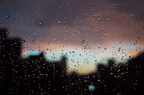regndråber, solnedgang, vindue, depression, rød, ud af vinduet, regn, regndråbe, dråbe, vejr, våd, baggrunde, glas - materiale, kondensation, vand, ingen mennesker, gennemsigtig, himmel, natur, regntiden, indendørs, fuld ramme, tæt på, fokus på forgrunden, glas, 2K, CC0, offentligt domæne, royaltyfrie