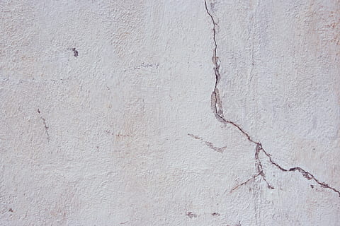 esquerdat, gris, concret, superfície, crack, paret, fons, manteniment, terratrèmol, danys, funció de construcció de parets, vell, brut, ciment, aspre, textura, resistent, patró, resum, material, marc complet, arquitectura, estructura construïda, cap gent, primer pla, exterior de l'edifici, espatllat, Color blanc, paret de formigó, a l'aire lliure, efecte texturat, deteriorament, fons abstractes, 2K, CC0, domini públic, lliure de regalies