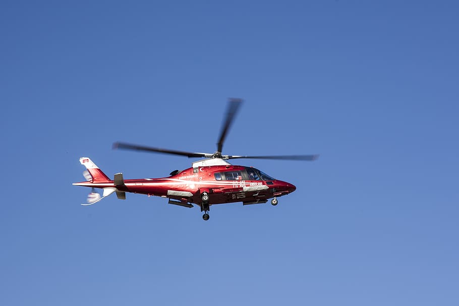 helicòpter, volar, hèlix, blau, alt, cel, ambulància, vermell, emergència, primers auxilis, ajuda, accident, vehicle aeri, volant, transport, manera de transport, avió, cel clar, en moviment, a l'aire, moviment, còpia espai, naturalesa, militar, dia, cap gent, assolellat, sol objecte, indústria aeroespacial, 4K