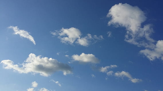 skyer, himmel, blå, lys, skønhed, tal, fantasi, sky - himmel, cloudscape, atmosfære, baggrunde, natur, vind, skønhed i naturen, miljø, sollys, scenics - natur, hvid farve, ingen mennesker, overskyet, fluffy, idyllisk, meteorologi, udendørs, klima, lyse, tjavsede, ren, 2K, CC0, offentligt domæne, royaltyfrie
