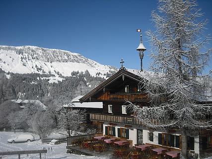 chalet, vinter, himmel, sne, bjerg, natur, træ, udendørs, landskab, europæiske alper, koldtemperatur, Skov, ingen mennesker, scenics, hus, kold temperatur, arkitektur, bygning udvendig, bygget struktur, bygning, plante, dag, boligområde, skyfri himmel, sted for tilbedelse, rejsemål, snedækket bjerg, 2K, CC0, offentligt domæne, royaltyfrie