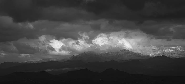 Graustufenfoto, Berge, Wolken, Sturm, Wüste, dunkel, Landschaft, Regen, dramatisch, Land, Horizont, tonto national forest, Arizona, Vereinigte Staaten von Amerika, Wildnis, Wolkengebilde, Silhouetten, Berg, Natur, Gipfel, wolke - himmel, Gebirge, szenen, Himmel, Schönheit in der Natur, Umgebung, Szenen - Natur, Sturmwolke, Dramatischer Himmel, keine Leute, Gewitter, bedeckt, Nebel, draußen, bedrohlich, Kraft in der Natur, 1080P, CC0, gemeinfrei, lizenzfrei