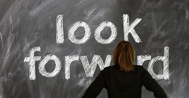 fille, permanent, devant, Regardez, vers l'avant, texte de craie, planche, école, de face, confiance en soi, continuer, décourager, croyez, estime de soi, confiance, personnalité, ardoise, enseignement, craie, apprendre, éducation, tableau d'écriture, entraînement, barbouillé, noir, Université, étude, amour propre, libération de soi, auto-réflexion, Sécurité, souveraineté, auto sécurité, sentiment d'identité, affirmation de soi, soi, maîtrise de soi, retenue de soi, auto-restriction, confession de soi, pense, psychologie, comportement, l'amour de soi, ego, ressentir, image de soi, lui-même, positif, acceptation de soi, je, vie consciente, tableau noir, texte, personnes, vue arrière, enfant, enfance, la communication, adulte, progéniture, les femelles, femmes, modes de vie, à l'intérieur, regardant, signe, filles, craie - matériel d'artiste, coiffure, adolescent, contemplation, 5K, CC0, domaine public, libre de droits
