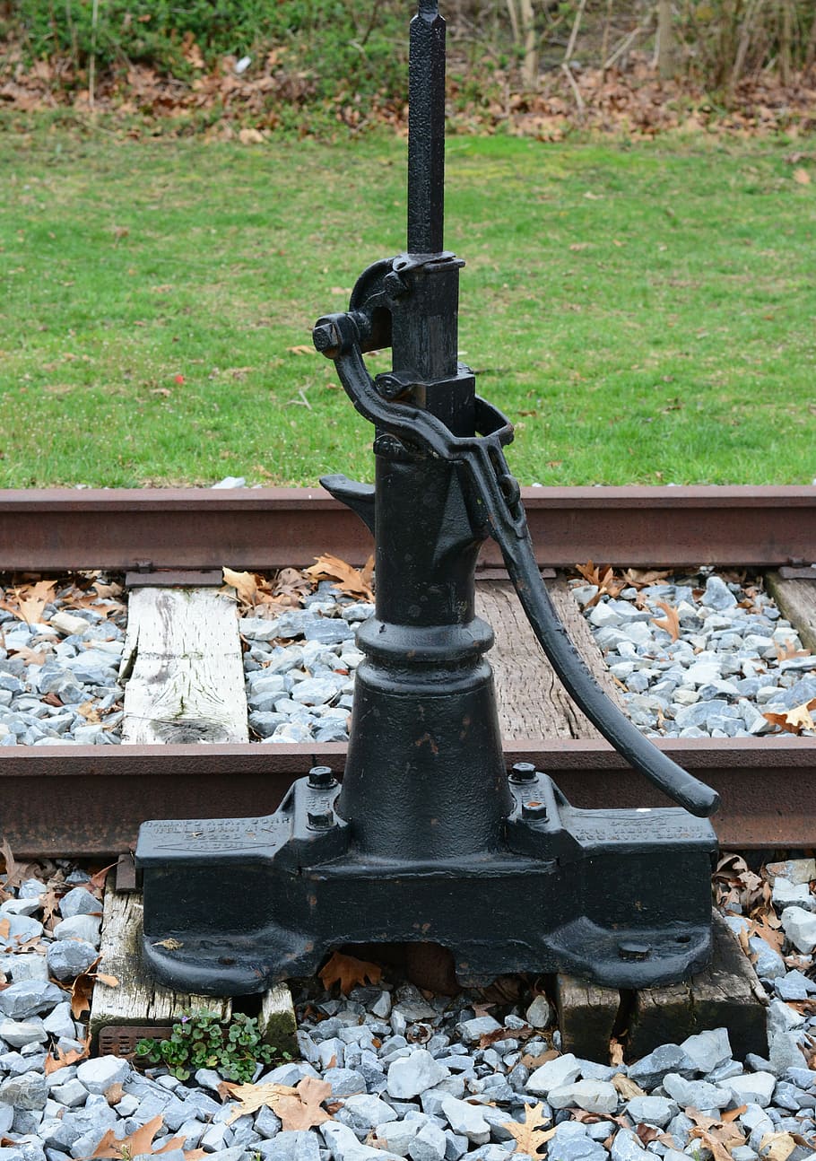 vlak, přepínač, dráha, železnice, přeprava, doprava, kolejnice, kov, ocel, vinobraní, náklad, technologie, lokomotiva, spínání, železniční trať, nikdo, opuštěný, průmysl, den, venku, železniční dopravy, Příroda, tráva, pole, přistát, rezavý, rostlina, starý, pevný, park, zelená barva, park - člověk dělal prostor, vysoký úhel pohledu, kámen, 5K