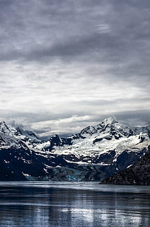 Ruhe, Seewasser, schneebedeckt, wolkig, Himmel, Weiß, schwarz, Berg, bedeckt, weißer Himmel, Schnee, Wolke, Wasser, Natur, See, Landschaft, szenen, draußen, Gebirge, europäische alpen, keine Leute, Gletscher, Eis, Gipfel, kalte Temperatur, schneebedeckter Berg, Winter, Szenen - Natur, Schönheit in der Natur, wolke - himmel, Ufergegend, Tag, ruhige Szene, Umgebung, 4K, CC0, gemeinfrei, lizenzfrei