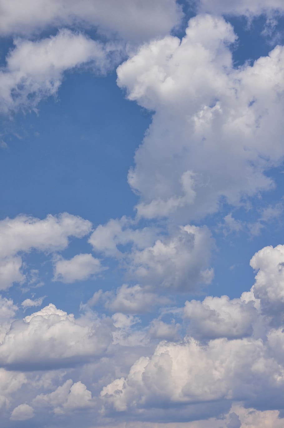 skyer, himmel, blå, skyer form, sky - himmel, skønhed i naturen, scenics - natur, lav vinkel visning, ro, natur, rolig scene, dag, ingen mennesker, hvid farve, baggrunde, idyllisk, udendørs, cloudscape, fuld ramme, fluffy, blødhed, meteorologi, 2K