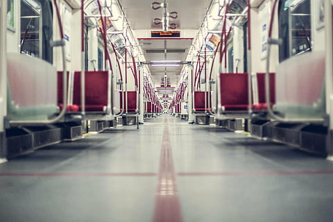 Zug Innenansicht, Zug, Bahnhof, U-Bahn, leeren, Fußboden, sitzt, Transport, Fahrzeug, drinnen, Transportmittel, Fahrzeugsitz, Reise, Fahrzeuginnenraum, öffentliche Verkehrsmittel, abnehmende Perspektive, keine Leute, in einer Reihe, Sitz, Schienenverkehr, die Architektur, selektiver Fokus, Abwesenheit, der Weg nach vorn, Zug - Fahrzeug, Gang, 4K, CC0, gemeinfrei, lizenzfrei