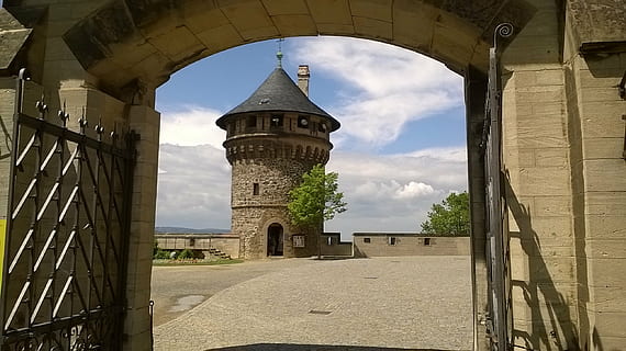 Turm, Schlossturm, Schloss, wernigerode, Tor, Festung, romantisch, mittelalterlich, die Architektur, gebaute Struktur, Himmel, Gebäudehülle, wolke - himmel, Bogen, Geschichte, die Vergangenheit, Reiseziele, Natur, Tag, Reise, Tourismus, Gebäude, keine Leute, draußen, Sonnenlicht, Anbetungsstätte, Religion, 2K, CC0, gemeinfrei, lizenzfrei