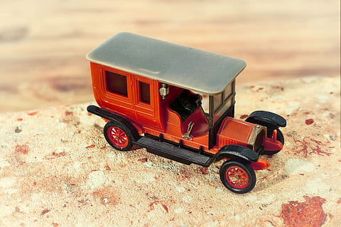 auto, vechi, vehicul, Oldtimer, PKW, nostalgic, daimler-benz în 1911, mic, vehicule vechi, mașină de epocă auto, închide, roată, roți, deschis, jucării, cărămidă, mașină veche, klassiger, cutie de chibrituri, mașină model, roșu, miniatură, model, trafic, motor, plastic, focus stivuire, pietre, jucărie, copilărie, mașină de jucărie, transport, mașină, mijloc de transport, să se concentreze asupra primelor elemente, zi, teren, natură, lemn - material, în aer liber, vedere în unghi mare, vehiculul terestru, vehicul cu motor, natură moartă, a închide, 4K, CC0, domeniu public, fără drepturi de autor