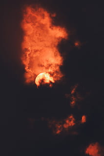 rosso, pieno, Luna, coperto, nuvole, fotografia, nero, nube, tramonto, Alba, sole, prua, testa, cielo, nuvola - cielo, notte, bellezza nella natura, nessuno, natura, fumo - struttura fisica, buio, Inquadratura dal basso, spazio, scenics - natura, all'aperto, ardente, raggiante, ambiente, la tranquillità, colore arancione, fuoco, idilliaco, 5K, CC0, dominio pubblico, privo di copyright