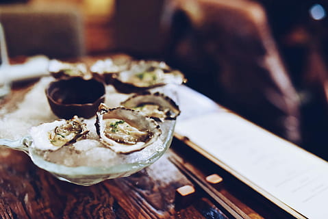shallow, focus photography, oysters, bowl, top, ice, oyster, seafood, shellfish, table, culinary, food and drink, food, freshness, focus on foreground, close-up, no people, ready-to-eat, indoors, still life, wood - material, healthy eating, indulgence, selective focus, wellbeing, serving size, sweet food, high angle view, day, temptation, snack, tray, 4K, CC0, public domain, royalty free