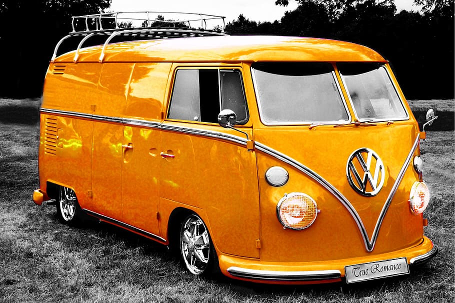 vw, bus, autocamper, van, volkswagen, årgang, retro, klassisk, gammel, transportere, tresserne, transportmidler, turisme, rejse, bil, orange, gul, transportform, land køretøj, motor køretøj, orange farve, by, ingen mennesker, stationær, gade, dag, taxa, retro stylet, udendørs, vej, sollys, offentlig transport, natur, skolebus, 4K