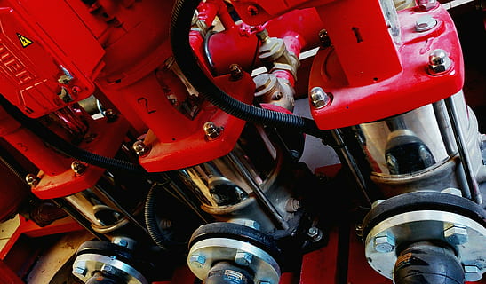 pumps, machine, motor, druk, uitrusting, industrie, rood, vervoer, machinerie, wijze van transport, onderdeel van de machine, landvoertuig, detailopname, motorfiets, technologie, geen mensen, metaal, motorvoertuig, pijp - buis, auto, binnenshuis, wiel, volledig kader, 4K, CC0, publiek domein, royaltyvrij