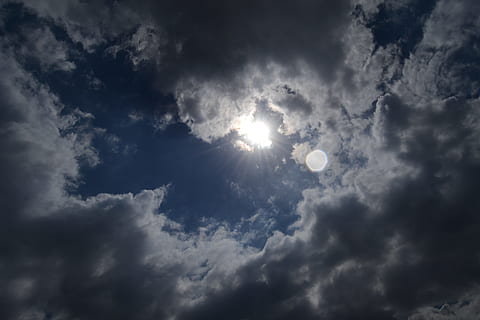 Sonne, Himmel, Wolken, Sonnenuntergang, Wolke, Dämmerung, Natur, Tag, sonniger Tag, blauer Himmel, Licht, Nachmittag, Himmel Sonne, Wolkenlandschaft, Sonnenlicht, Finsternis, Erde, Landschaft, Regen, wolkig, bewölkter Himmel, wolke - himmel, Wolkengebilde, Dramatischer Himmel, Schönheit in der Natur, launischer Himmel, Szenen - Natur, bedeckt, Sturm, keine Leute, Umgebung, Platz, draußen, Blau, Hintergründe, dunkel, Meteorologie, Vollmond, Wind, hell, 4K, CC0, gemeinfrei, lizenzfrei