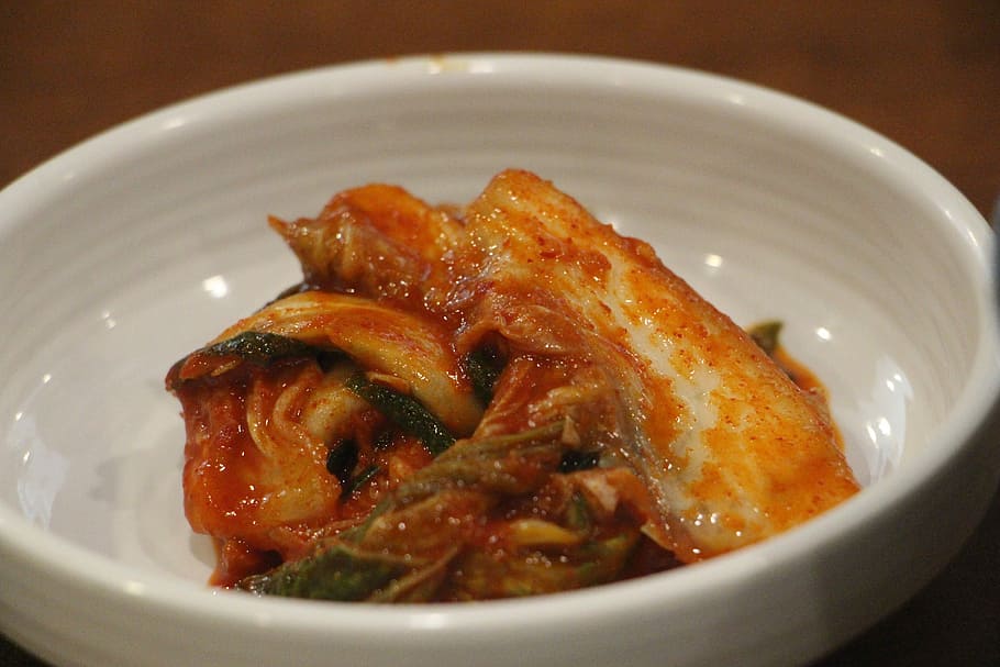 guarnició, kimchi, guarnició, kimchi, menjar i beguda, menjar, placa, primer pla, cap gent, bol, llest per menjar, frescor, a l'interior, natura morta, carn, menjar asiàtic, mida de la porció, benestar, indulgència, alimentació saludable, centrar-se en primer pla, menjar xinès, salsa, vaixella, berenar, 5K