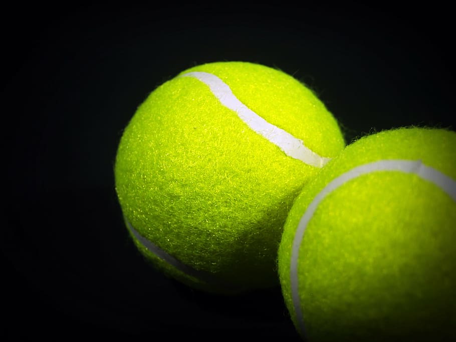 pilotes de tennis verdes, pilota, blanc, ombra, objecte, fons, primer pla, joc, aïllat, oci, pelut, verd, tennis, groc, equipament, formació, tancar, atlètic, jugar, solter, esport, pilota de tennis, fons negre, tir de l'estudi, color verd, sol objecte, cap gent, a l'interior, competició, fons de colors, còpia espai, dos objectes, equipament esportiu, centrar-se en primer pla, senzillesa, activitat d'oci, compost digital, 2K