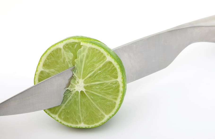 feliat, lămâie verde, gri, cuţit, fundal, amar, mic dejun, luminos, catering, a închide, colorat, gastronomie, gătire, delicios, dietă, diete, fitness, alimente, proaspăt, fruct, bun, verde, sănătate, sănătos, ingredient, izolat, lămâie, viaţă, macro, natural, nutrienți, nutriție, peste, pieliță, răcoritor, restaurant, salată, sezonier, mai mulți, acru, încă, vară, dulce, gustos, tropical, legume, vitamine, alb, mancare si bautura, prospeţime, studio shot, fundal alb, fruct citric, mâncat sănătos, felie, elimina, bunăstare, în interior, gustare, frunze, nici o persoana, echipamente de uz casnic, Culoarea verde, ustensile de bucatarie, 2K