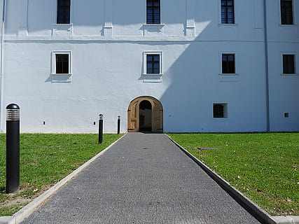 contribution, Château, une façon, architecture, structure construite, extérieur du bâtiment, bâtiment, herbe, personne, journée, direction, la nature, entrée, la voie à suivre, cambre, plante, couleur blanche, en plein air, la fenêtre, lieu de culte, religion, pelouse, 4K, CC0, domaine public, libre de droits