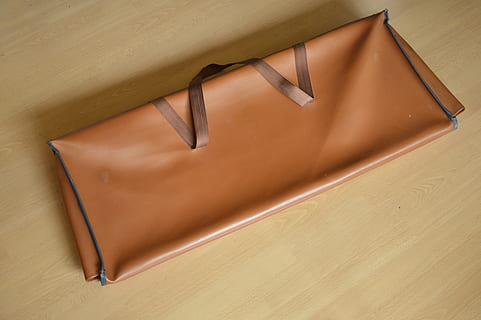 Tasche, braun, Verpackungsdesign, leeren, Verpackung, Design, keine Leute, Schuh, Briefumschlag, mail, drinnen, Nahansicht, Liebesbrief, Holz - Material, Tabelle, High Angle View, Stillleben, Holz, Möbel, Haushaltsausstattung, Bodenbelag, Stift, Gruppe von Objekten, Papier-, Beige, Tag, Küchenutensilien, Einfachheit, Rahmen, Am Rande von, Holzmaserung, 5K, CC0, gemeinfrei, lizenzfrei