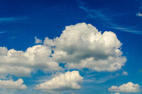 molnig himmel, moln, himmel, blå, vit, bakgrund, natur, regnmoln, skugga, väder, skön, moln - himmel, clouds, scenics - natur, skönhet i naturen, atmosfär, bakgrunder, inget folk, miljö, fluffig, vit färg, lugn, idyllisk, vind, utomhus, meteorologi, mjukhet, ljus, 4K, CC0, offentligt domän, royaltyfria