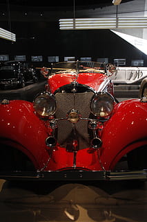 oldtimer, umělecký design, auto umění, design, Červené, nikdo, uvnitř, autoopravna, detail, den, auto, způsob dopravy, motorové vozidlo, pozemního vozidla, přeprava, sklo - materiál, průhledný, odraz, v řadě, stůl, podnikání, zaměřit se na popředí, lesklý, stacionární, město, 4K, CC0, veřejná doména, bez autorských práv