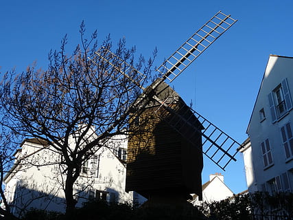 vindmølle, mølle, Paris, vinter, humør, kold, blå, kontrast, vinge, vindkraft, gammel, bygning udvendig, arkitektur, bygget struktur, skyfri himmel, politik, himmel, vedvarende energi, træ, brændstof og elproduktion, alternativ energi, lav vinkel visning, traditionel vindmølle, natur, turbine, miljøbeskyttelse, plante, ingen mennesker, bare træ, miljø, udendørs, bæredygtige ressourcer, 2K, CC0, offentligt domæne, royaltyfrie