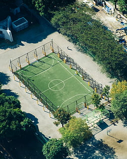Antenne, Foto, Fußballfeld, Luftbild, Fußball, Feld, draußen, Luftaufnahme, Sport, High Angle View, Baum, Mannschaftssport, net - Sportgeräte, Pflanze, grüne Farbe, Gras, die Architektur, Tag, Natur, gebaute Struktur, Fussballplatz, Gebäudehülle, Freizeitbeschäftigung, Gericht, leeren, Sonnenlicht, Spielfeld, 2K, CC0, gemeinfrei, lizenzfrei