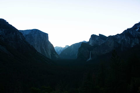 fotografía de paisaje, cumbre, montaña, tierras altas, nube, cielo, cresta, paisaje, naturaleza, Valle, oscuro, arboles, plantas, scenics, cordillera, al aire libre, paisajes - naturaleza, ambiente, tierra, belleza en la naturaleza, bosque, viaje, nadie, escena tranquila, árbol, destinos de viaje, actividad, tranquilidad, remoto, pico de la montaña, árbol conífero, Pino, 5K