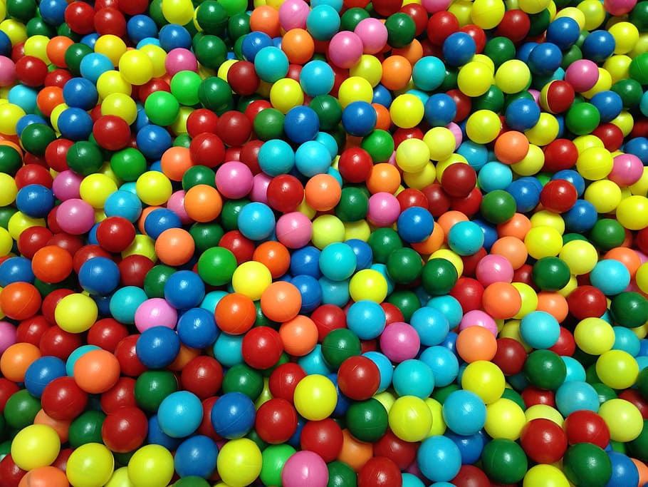 piscina, colors, pilotes, nen, diversió, colorit, color, broma, multicolor, gran grup d'objectes, pilota, cap gent, marc complet, a l'interior, abundància, vista d’angle alt, natura morta, variació, fons, elecció, esfera, menjar i beguda, menjar, esport, forma, activitat d'oci, primer pla, arranjament, temptació, 2K