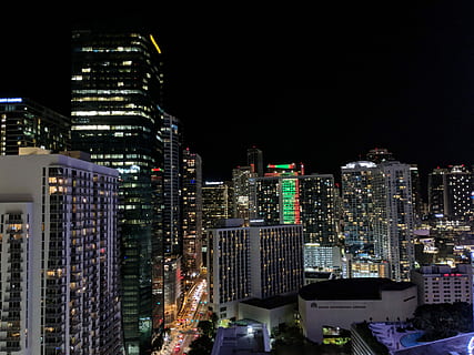 miami nights, clădirile orașului, noapte, clădire, arhitectură, turn, lumini, oraș, exteriorul clădirii, construită, exteriorul clădirii de birouri, peisaj urban, zgârie-nori, iluminat, înalt - înalt, modern, urban skyline, zonă rezidențială, cer, peisaj, viata de oras, nici o persoana, în aer liber, districtul financiar, apartament, așezare, 2K, CC0, domeniu public, fără drepturi de autor