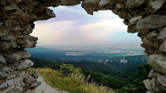 zamek, widoki, okno, chmura - niebo, niebo, scenics, Natura, spokojna scena, krajobraz, piękno natury, scenics - natura, spokój, skała, Góra, dzień, solidny, żadnych ludzi, scena pozamiejska, rock - obiekt, środowisko, roślina, woda, wylądować, architektura, na dworze, 1080P, CC0, domena publiczna, darmowe zdjęcia