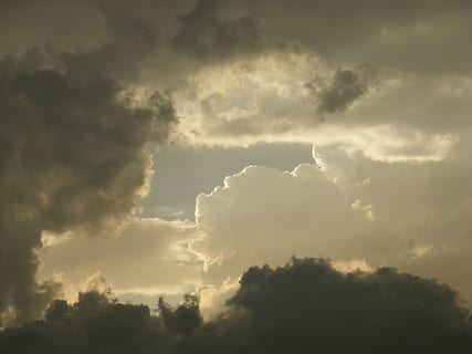 awan, langit, pistol, alam, cuaca, awan - langit, di luar rumah, latar belakang, cloudscape, musim panas, biru, mendung, keindahan di alam, scenics - alam, tidak ada orang, ketenangan, tampilan sudut rendah, hari, langit yang dramatis, adegan yang tenang, sinar matahari, badai, lingkungan Hidup, idilis, meteorologi, 2K, CC0, domain publik, bebas royalti