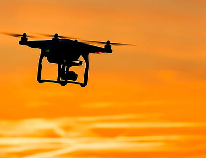 sort, quadrokopter, solnedgang, orange, himmel, Sky, silhuet, kamera, drone, Midt i luften, orange farve, flyvende, transportmidler, transportform, bevægelse, luftfartøj, natur, på farten, svæver, fly, teknologi, kopiere plads, kamera - fotografisk udstyr, gul, udendørs, luftfartsindustrien, 5K, CC0, offentligt domæne, royaltyfrie