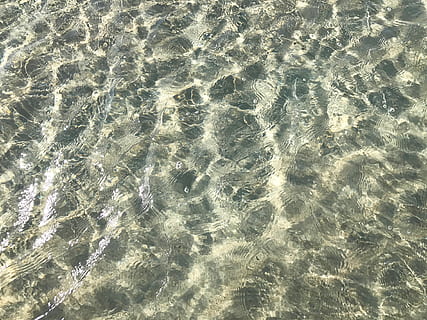 oceano, raso, refletir, origens, quadro completo, ondulado, ninguém, visão de alto ângulo, abstrato, agua, natureza, luz solar, dia, beira-mar, piscina, mar, ao ar livre, beleza na natureza, tranquilidade, padronizar, areia, terra, pureza, 4K, CC0, domínio público, royalty free