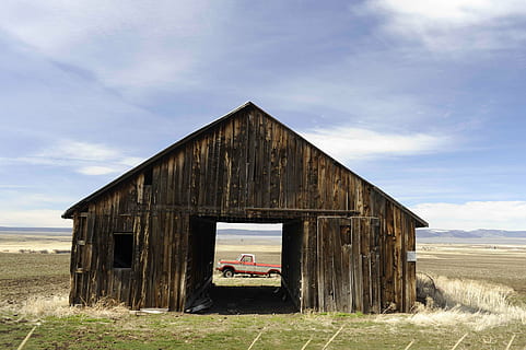 Scheune, alt, und, durch, LKW, Himmel, verlassen, die Architektur, gebaute Struktur, Holz - Material, Land, Natur, wolke - himmel, Tag, Gebäudehülle, landwirtschaftliches Gebäude, Hütte, Transport, Landschaft, keine Leute, Feld, Bauernhof, ländliche Szene, draußen, Verschlechterung, ruiniert, 4K, CC0, gemeinfrei, lizenzfrei