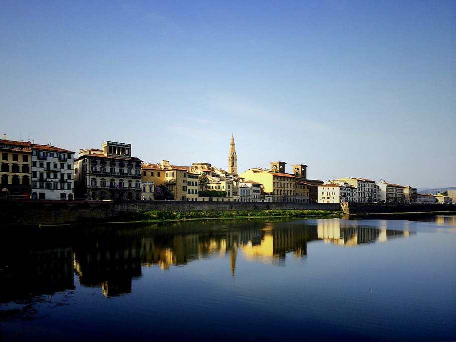 beige, edifici, grande, corpo, acqua, fotografia, acqua di mare, cittadina, riflessione, fiume, costruzione, litorale, posto, Europa, serenità, paesaggio, blu, cielo, Casa, città, lago, esterno dell'edificio, architettura, struttura costruita, cielo sereno, destinazioni di viaggio, natura, lungomare, nessuno, viaggio, all'aperto, turismo, religione, paesaggio urbano, 2K