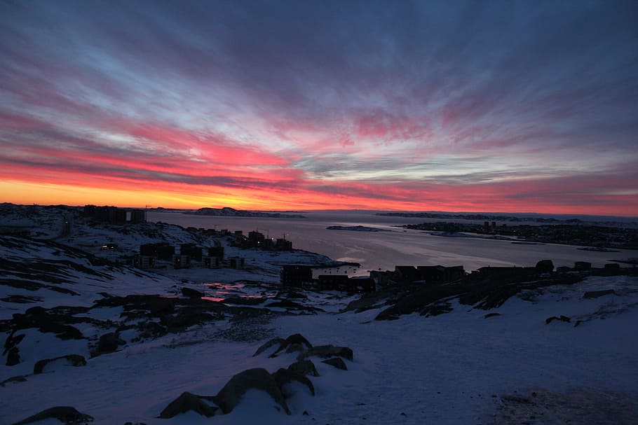tramonto, notte, sera, cielo, cielo serale, atmosfera, tempo metereologico, notte drammaticamente, luce, bellissimo, scenario, natura, attrazione turistica, Nuuk, paesaggio, nuvola - cielo, nessuno, all'aperto, scenics - natura, bellezza nella natura, acqua, inverno, la tranquillità, scena tranquilla, la neve, temperatura fredda, colore arancione, mare, spiaggia, terra, ambiente, 5K