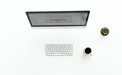 superiore, vista, alluminio imac, accanto, boccale, lavoro, pc, scrivania, ufficio, computer, tastiera, tavolo bianco, posto di lavoro, del desktop, spazio di lavoro, schermo, attività commerciale, aereo, avviare, tecnologia, sfondo bianco, girato in studio, in casa, attrezzatura informatica, cibo e bevande, tastiera del computer, nessuno, ritagliare, calcolatrice, comunicazione, Business aziendale, finanza, vista dall'alto, tavolo, tazza, 5K, CC0, dominio pubblico, privo di copyright