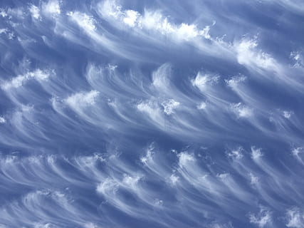 skyer, himmel, fejende, fejet, faner, børstet, cloudscape, lys, atmosfære, scene, mønster, blå, natur, dag, fluffy, forblæste, sky - himmel, baggrunde, dramatisk himmel, vind, miljø, skønhed i naturen, ingen mennesker, meteorologi, humørlig himmel, scenics - natur, udendørs, storm, hvid farve, klima, tjavsede, indsats, abstrakte baggrunde, 2K, CC0, offentligt domæne, royaltyfrie