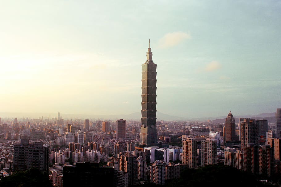 fotografia d'angle alt, ciutat, Edifici d'alta qualitat, gratacels, torre, edifici, arquitectura, paisatge urbà, horitzó, blau, cel, Taiwan, centre financer mundial de Taipei, taipei 101, posta de sol, exterior de l'edifici, estructura construïda, exterior d’edifici d’oficines, modern, alta - alta, destinacions de viatge, horitzó urbà, paisatge, naturalesa, viatjar, cap gent, barri residencial, oficina, districte financer, a l'aire lliure, fletxa, 2K