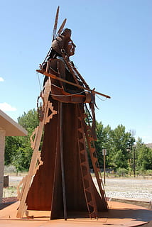 imagem, ferrugem, cor de ferrugem, americano nativo, chefe josé, estátua, metal, Estado de Washington, América do Norte, céu, natureza, dia, árvore, plantar, luz solar, ninguém, geração de combustível e energia, energia renovável, conservação ambiental, força do vento, arquitetura, turbina, turbina de vento, céu limpo, energia alternativa, estrutura construída, meio Ambiente, moinho de vento tradicional, ao ar livre, 4K, CC0, domínio público, royalty free