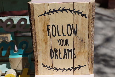 rechteckig, braun, schwarz, Folgen, Träume drucken, hölzern, Tafel, Träume, drucken, Schild, Sprichwort, Weisheit, weise, Traum, Hippie-Markt, ibiza, Holz, verlassen, glauben, Hinweis, Briefe, Blatt, Natur, Text, Kommunikation, Tag, keine Leute, draußen, Nahansicht, westliche Schrift, Zeichen, Fokus auf den Vordergrund, Information, Hinweisschild, Großbuchstabe, Holz - Material, Beratung, Skript, nicht-westliche Schrift, Papier-, Botschaft, Nummer, Verkauf, 5K, CC0, gemeinfrei, lizenzfrei