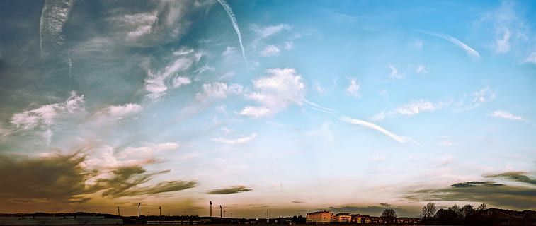 himmel, skyer, atmosfære, aften, blå, mørke skyer, front detalje, skyer form, overdækket himmel, aftenhimmel, ingen mennesker, skønhed i naturen, natur, udendørs, dag, scenics, vand, bybilledet, sky - himmel, arkitektur, miljø, scenics - natur, bygning udvendig, sollys, bygget struktur, landskab, cloudscape, by, solnedgang, træ, ro, levende farve, vind, lyse, 8K, CC0, offentligt domæne, royaltyfrie