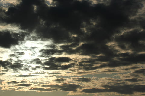 trovão, nuvens, tempestade, céu, meteorologia, dramático, cloudscape, temperamental, natureza, nuvem - céu, clima, por do sol, ao ar livre, azul, origens, beleza na natureza, scenics - natureza, tranquilidade, céu dramático, ninguém, cena tranquila, visão de baixo ângulo, luz solar, nublado, meio Ambiente, céu mal-humorado, vento, Sombrio, brilhante, 5K, CC0, domínio público, royalty free