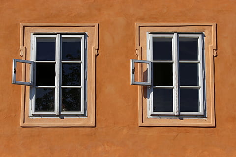 zwei, Weiß, hölzern, Fensterrahmen, Fenster, Prag, Zwillinge, die Architektur, Gebäudehülle, gebaute Struktur, keine Leute, Tag, draußen, Gebäude, Wohngegend, Wandbau - Funktion, Haus, Holz - Material, Vollbild, Glas - Material, Hintergründe, Reflexion, orange Farbe, Geometrische Figur, Seite an Seite, 4K, CC0, gemeinfrei, lizenzfrei