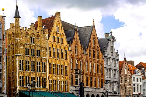 clădire, faţadă, cărămidă, arhitectură, medieval, oraș, bruges, Brugge, Belgia, Flandra, Europa, construită, exteriorul clădirii, nor - cer, fereastră, cer, trecutul, destinații de călătorie, zi, istorie, zonă rezidențială, natură, nici o persoana, vedere unghiulară joasă, în aer liber, călătorie, turism, stil gotic, 4K, CC0, domeniu public, fără drepturi de autor